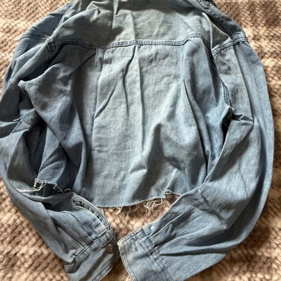 Vintage Embroidered cropped Denim Jacket with Animal Patches - Picture 4 of 9